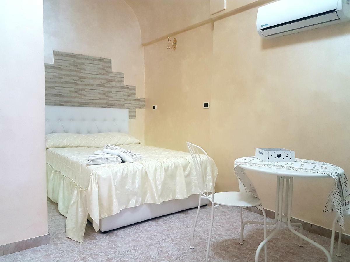Апартаменти Impero Apartament Остуні Екстер'єр фото